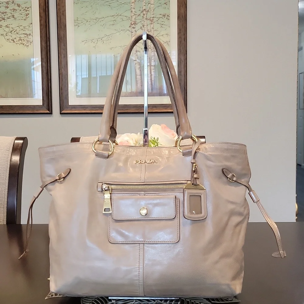 Authentic Prada leather bag - Picture 1 of 11